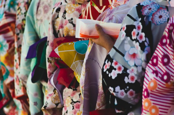 Comment participer à un atelier de confection de kimonos à Kyoto ?